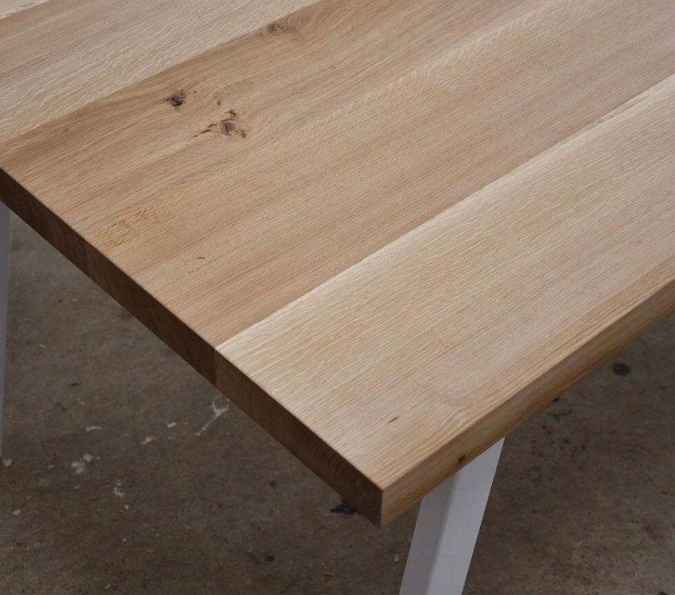 Plateau en chêne 4 cm d'épaisseur - Arêtes cassées - Vernis (tables et bureaux)