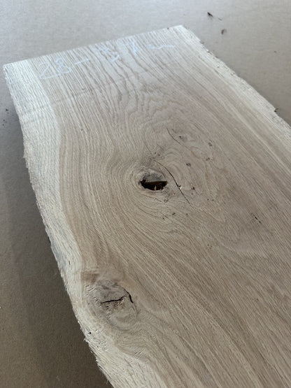 Trouvaille 021 en chêne massif : détail du bois, vue 5.